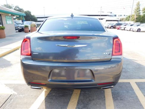 Used 2019 Chrysler 300 S AWD image 6