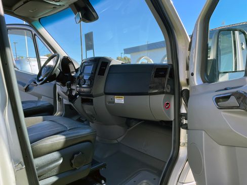 Used 2014 Mercedes-Benz Sprinter 4500 image 13