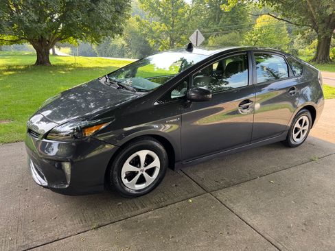Used 2013 Toyota Prius Two FWD image 1