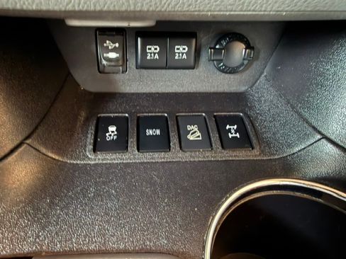 Used 2017 Toyota Highlander AWD V6 image 15