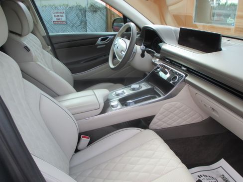 Used 2023 Genesis GV80 AWD 3.5T image 4