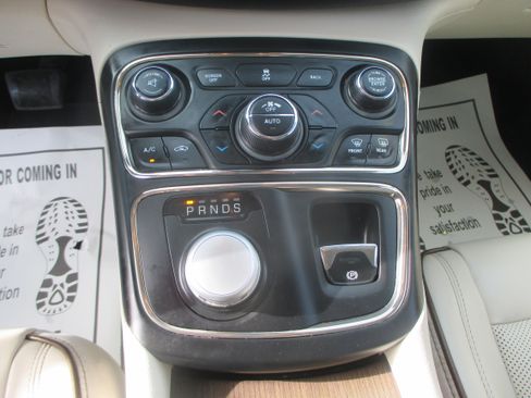 Used 2015 Chrysler 200 C FWD image 8