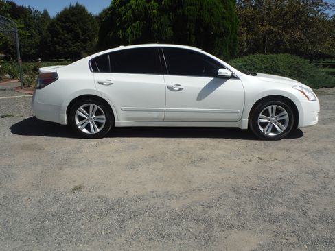 Used 2011 Nissan Altima 3.5 SR Sedan FWD image 6