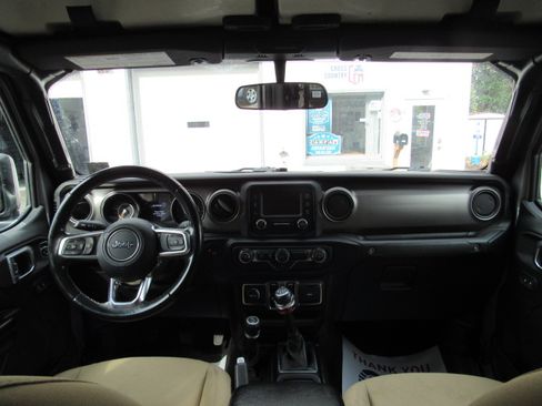 Used 2020 Jeep Gladiator Sport image 22
