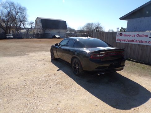 Used 2019 Dodge Charger SXT image 3