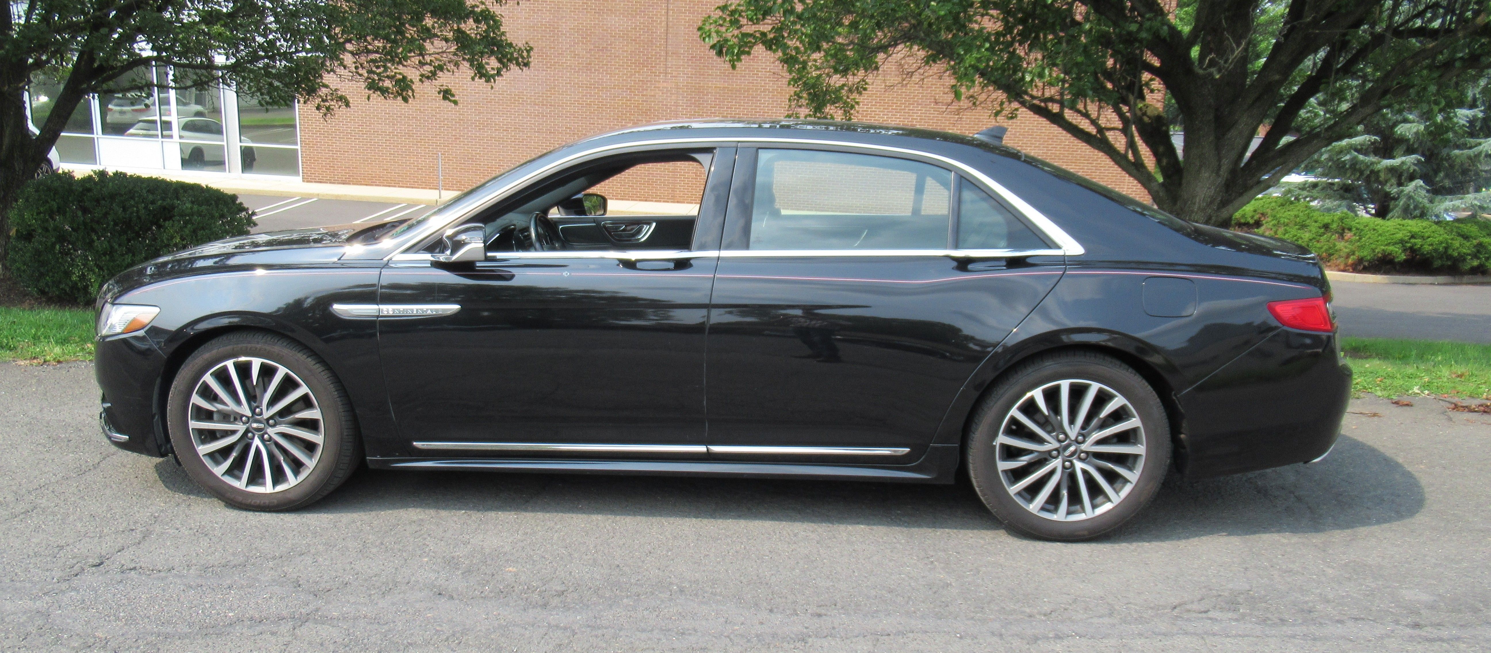 Used 2019 Lincoln Continental AWD Select image 4