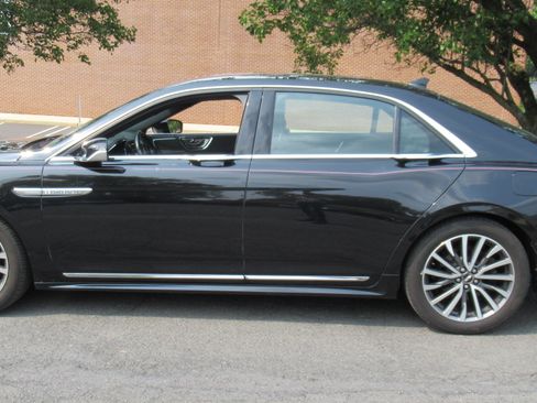 Used 2019 Lincoln Continental AWD Select image 4