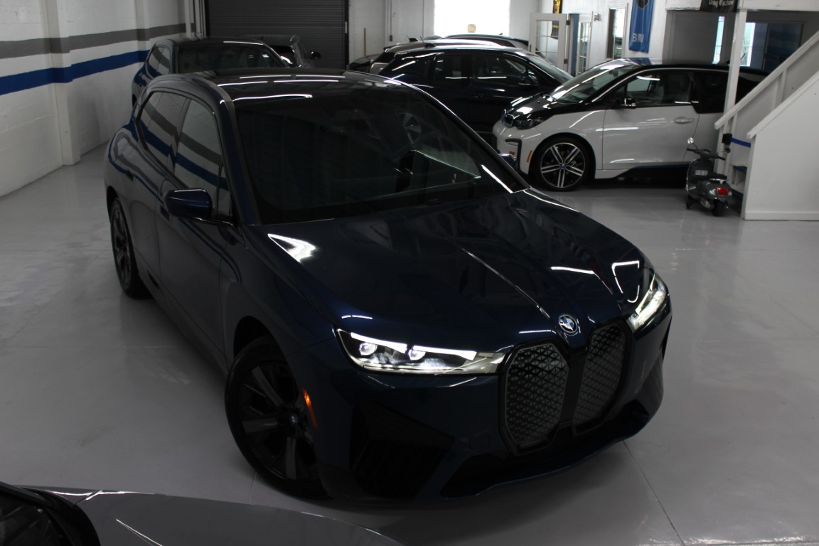 Used 2024 BMW iX xDrive50 AWD/4WD image 11