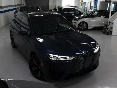 Used 2024 BMW iX xDrive50 AWD/4WD image 11