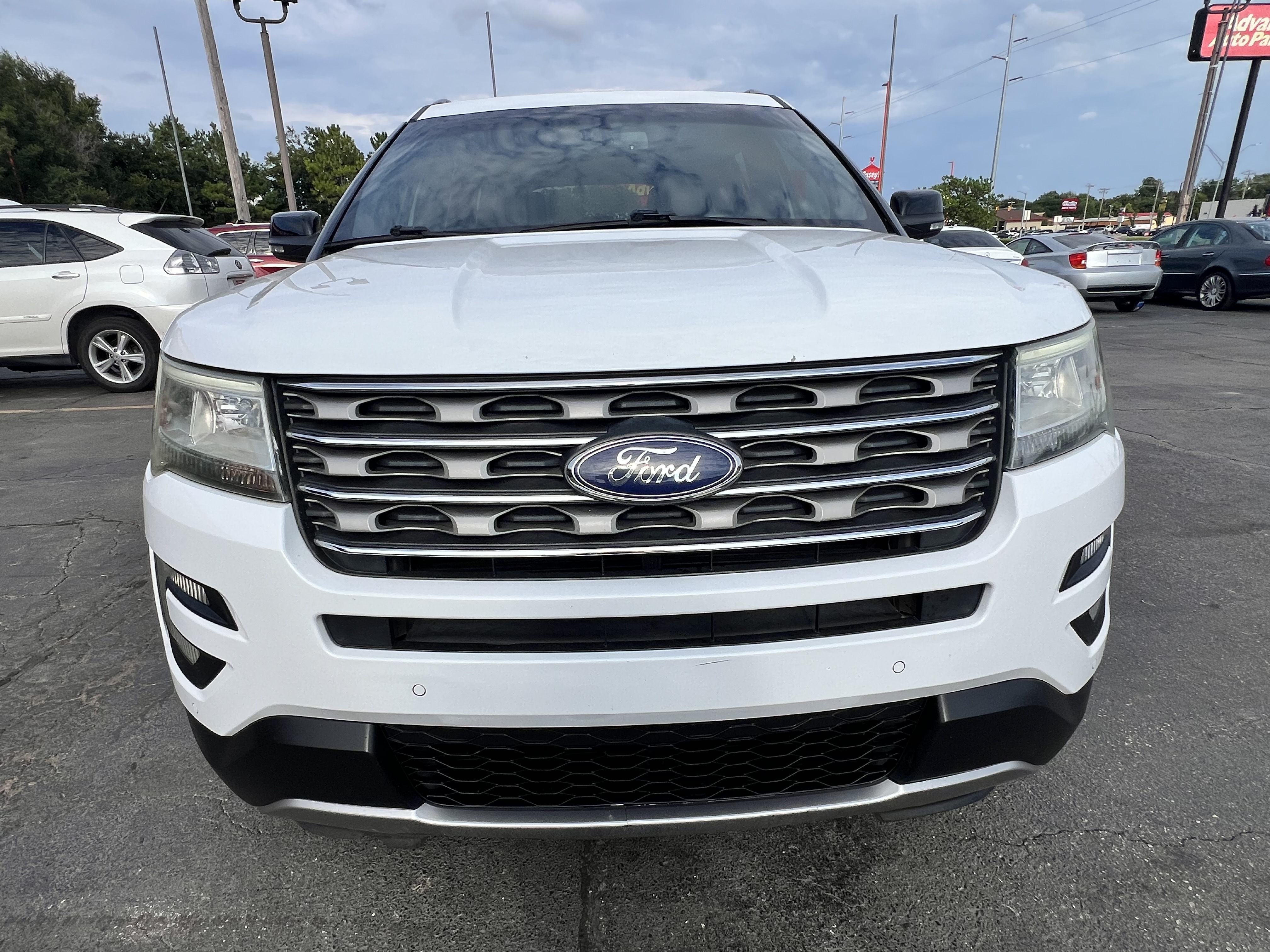 Used 2017 Ford Explorer FWD XLT image 2