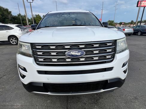 Used 2017 Ford Explorer FWD XLT image 2