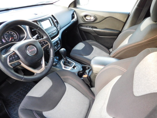 Used 2014 Jeep Cherokee 4WD Latitude image 11