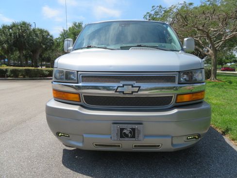 Used 2020 Chevrolet Express 2500 LT Passenger RWD image 10