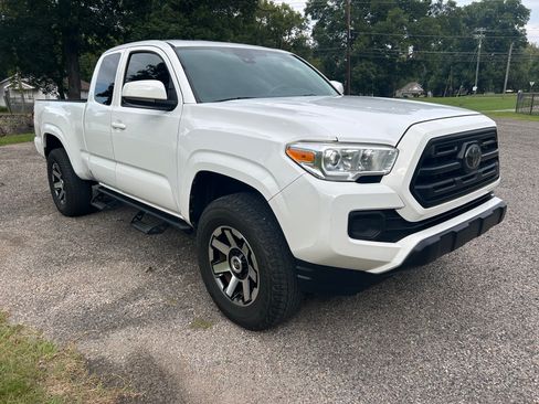 Used 2019 Toyota Tacoma 2WD Access Cab image 4