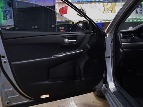 Used 2016 Toyota Camry SE image 27