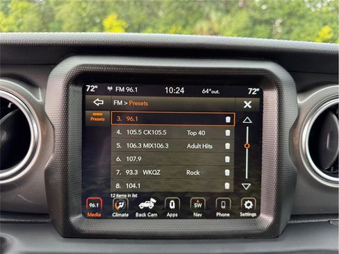 Used 2022 Jeep Wrangler Unlimited Sahara image 26