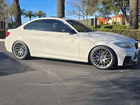 Used 2016 BMW M235i image 4