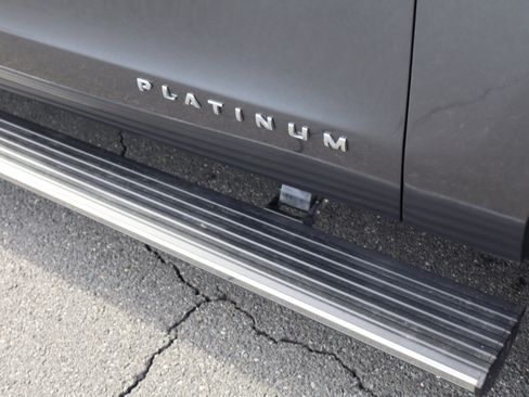 Used 2018 Ford Expedition Platinum image 11