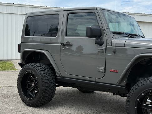 Used 2016 Jeep Wrangler 75th Anniversary AWD/4WD image 53