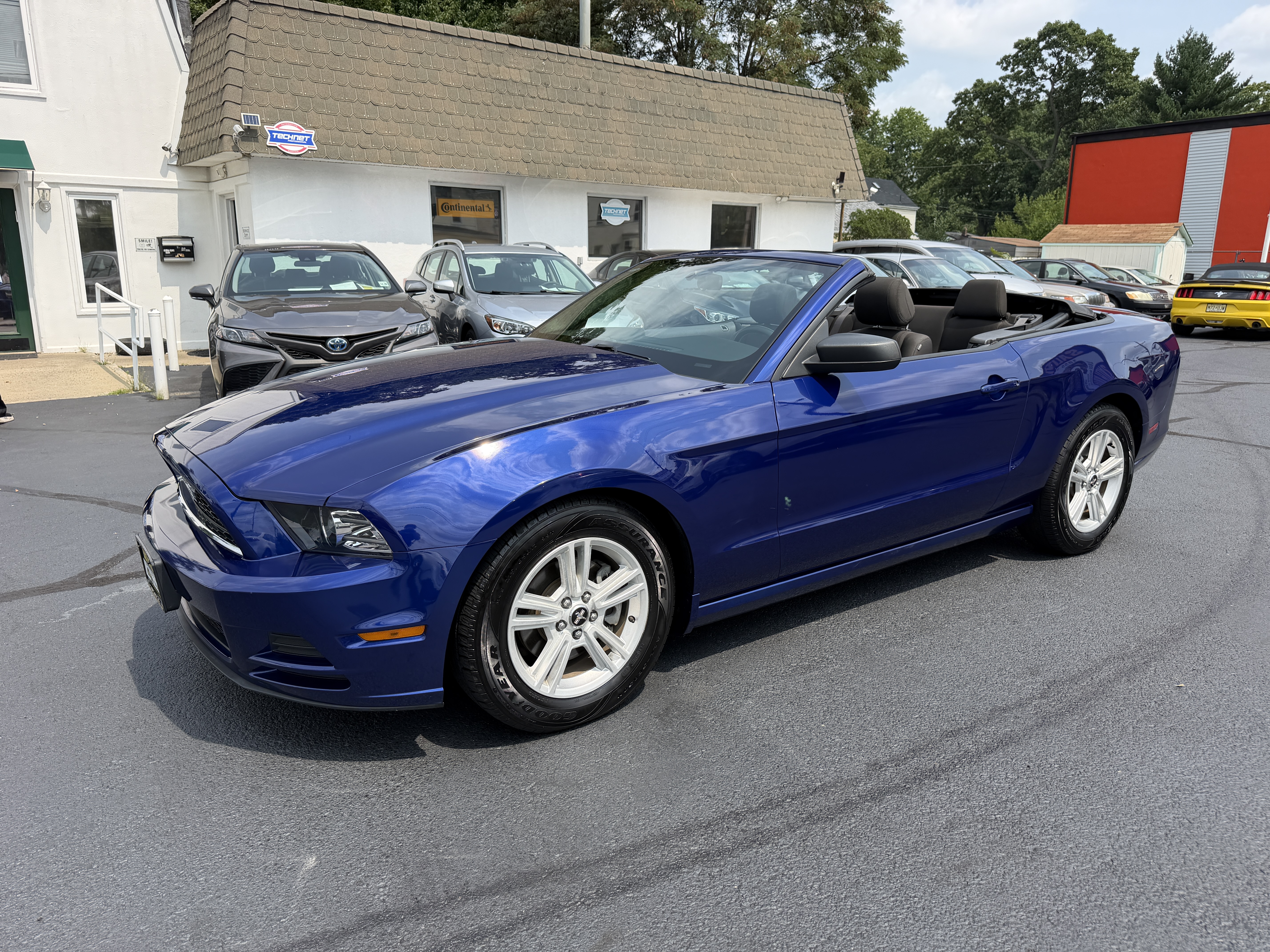 Used 2014 Ford Mustang Convertible RWD image 21