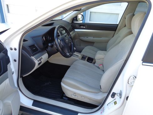 Used 2013 Subaru Outback 2.5i Premium image 4