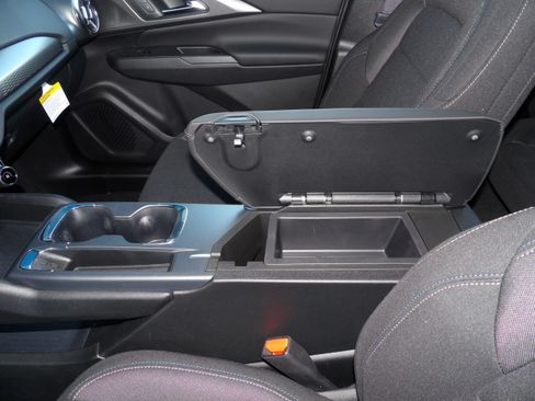 New 2026 Chevrolet Equinox EV LT image 33