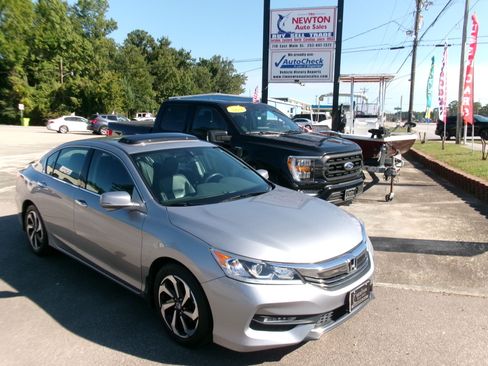 Used 2017 Honda Accord EX-L image 3