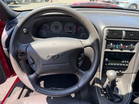 Used 2001 Ford Mustang GT Convertible RWD image 15