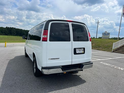 Used 2017 Chevrolet Express 3500 LT Extended Passenger RWD image 7
