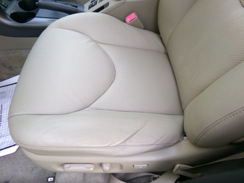 Used 2009 Toyota RAV4 Limited image 9