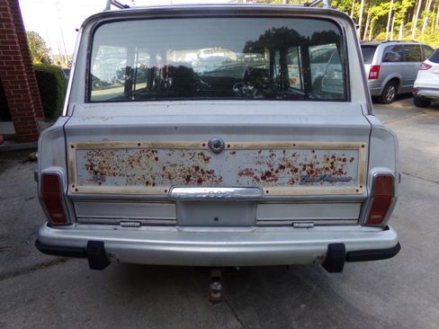 Used 1988 Jeep Grand Wagoneer image 4