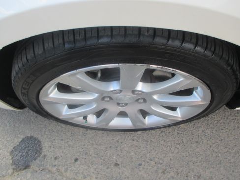 Used 2013 Buick LaCrosse Touring image 18