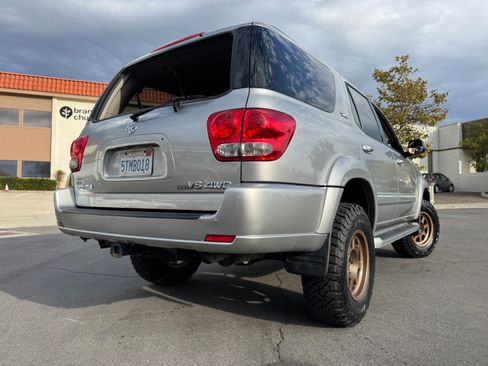 Used 2006 Toyota Sequoia SR5 image 8