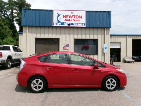 Used 2014 Toyota Prius Two image 1