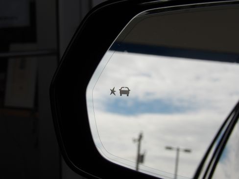 Used 2025 Cadillac XT6 Premium Luxury image 35