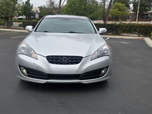 Used 2011 Hyundai Genesis Coupe 3.8 Grand Touring image 17