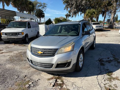 Used 2013 Chevrolet Traverse LT image 3