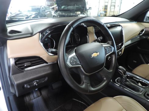 Used 2023 Chevrolet Traverse Premier image 38