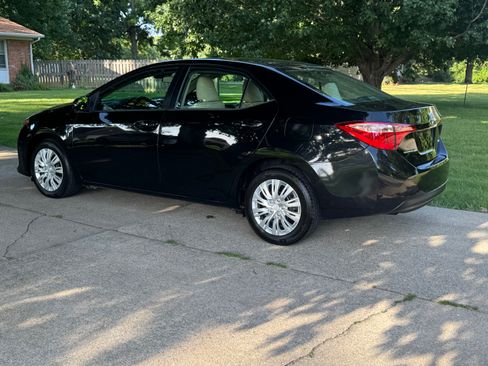 Used 2018 Toyota Corolla Sedan w/ LE Premium Package FWD image 3