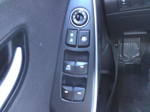 Used 2017 Hyundai Elantra GT image 23