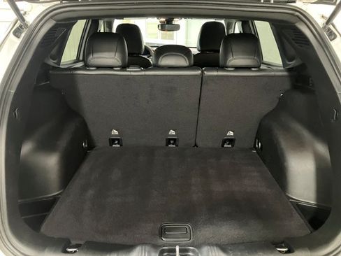 Used 2025 Jeep Compass Latitude image 21