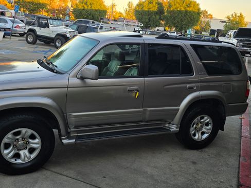Used 2001 Toyota 4Runner Limited image 51