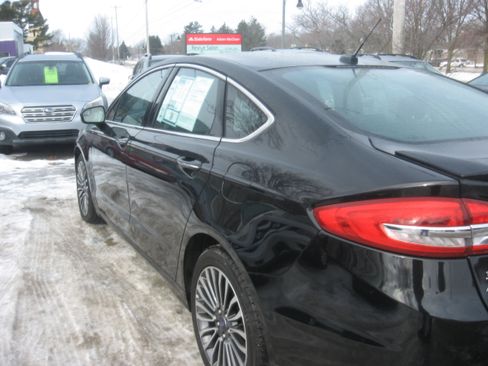 Used 2017 Ford Fusion SE image 6