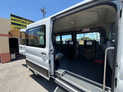 Used 2019 Ford Transit 250 RWD image 7