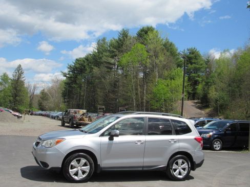 Used 2014 Subaru Forester 2.5i Touring AWD/4WD image 2