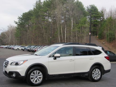 Used 2015 Subaru Outback 2.5i Premium image 2