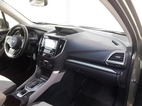 Used 2020 Subaru Forester Premium image 23