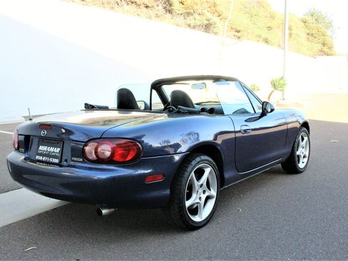 Used 2003 MAZDA MX-5 Miata UNAVAIL RWD image 13