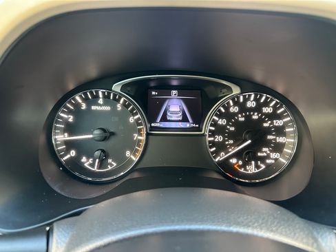 Used 2017 Nissan Pathfinder FWD image 15