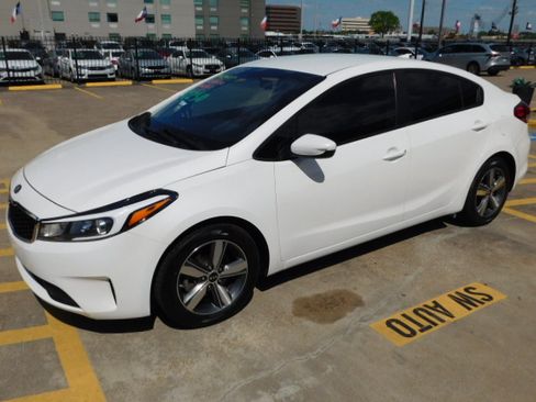 Used 2018 Kia Forte LX image 4